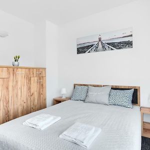 Duży pokój z łóżkiem king-size
